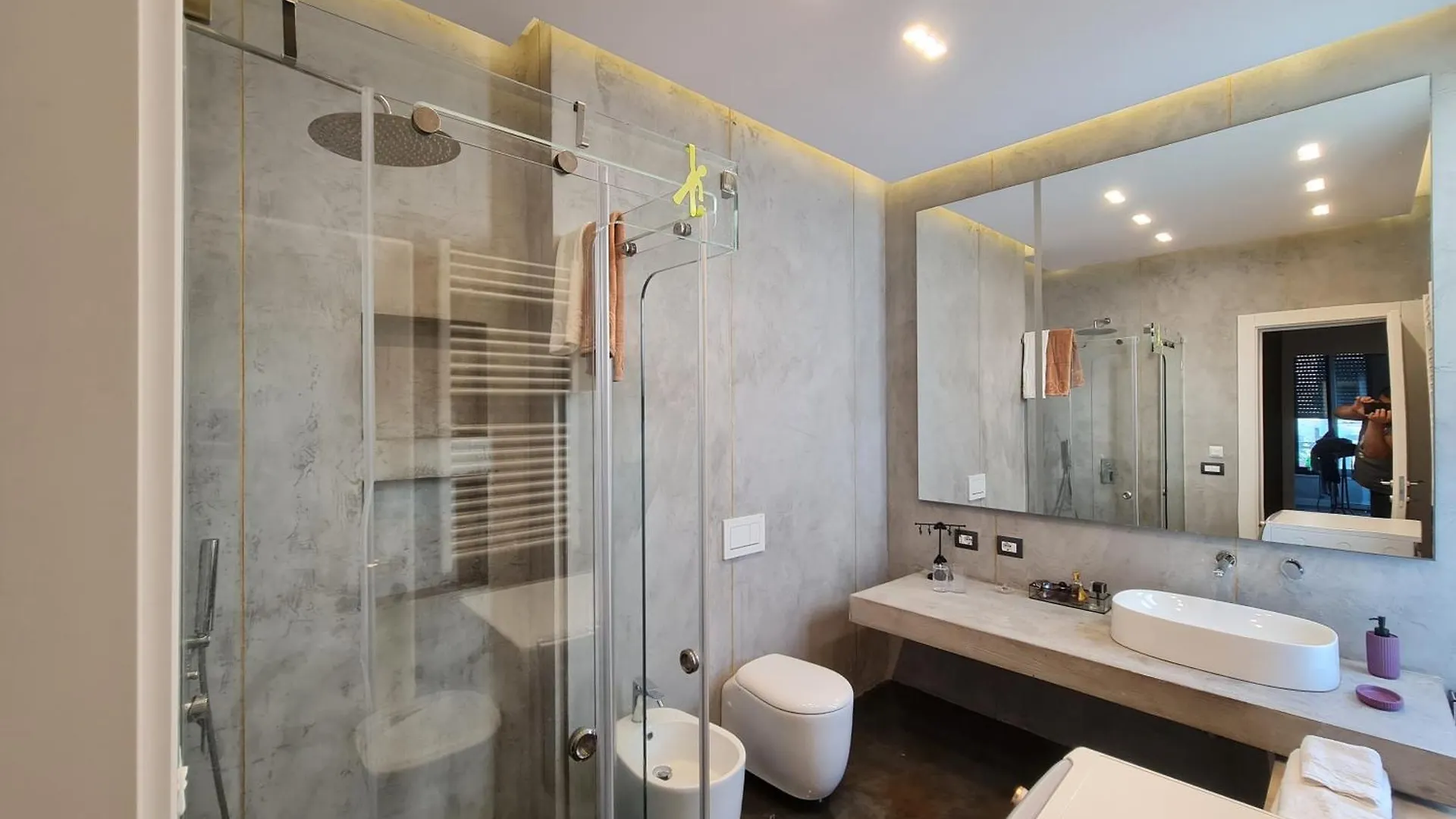 Lavender Beach House Durres 0*,